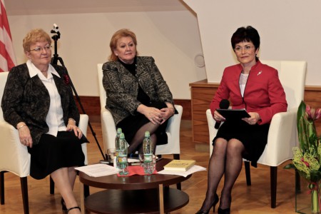 Univerzita mestu-mesto univerzite 23.2.2016. Trio Konzervatória J.L.Bellu. Zľava: A.Hermanová, J.Macíková, R.Ďurčíková 